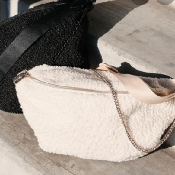 Béis Handbags - Béis: The convertible bum bag.